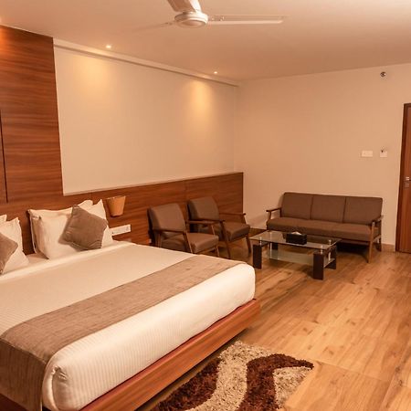 Hotel Tree Fern ดิบรูการ์ ภายนอก รูปภาพ