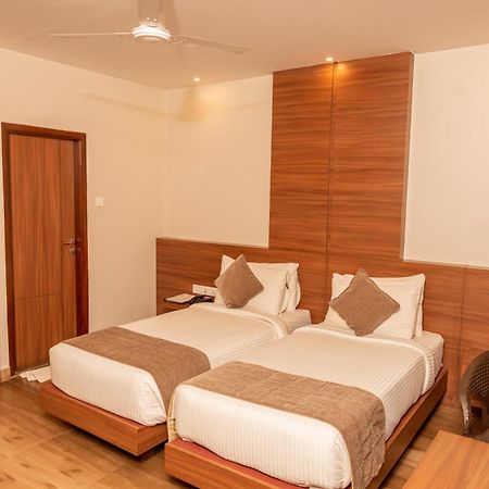 Hotel Tree Fern ดิบรูการ์ ภายนอก รูปภาพ
