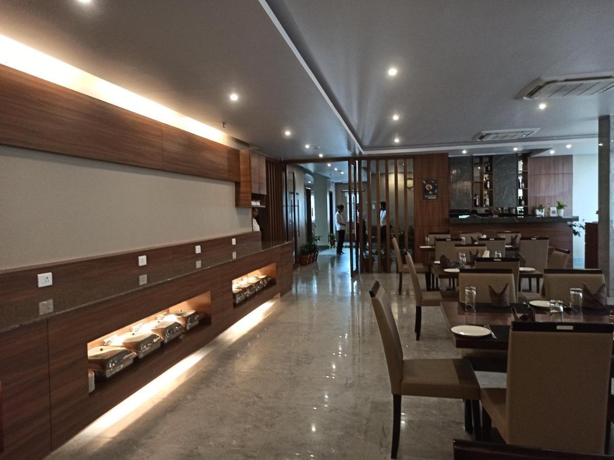 Hotel Tree Fern ดิบรูการ์ ภายนอก รูปภาพ