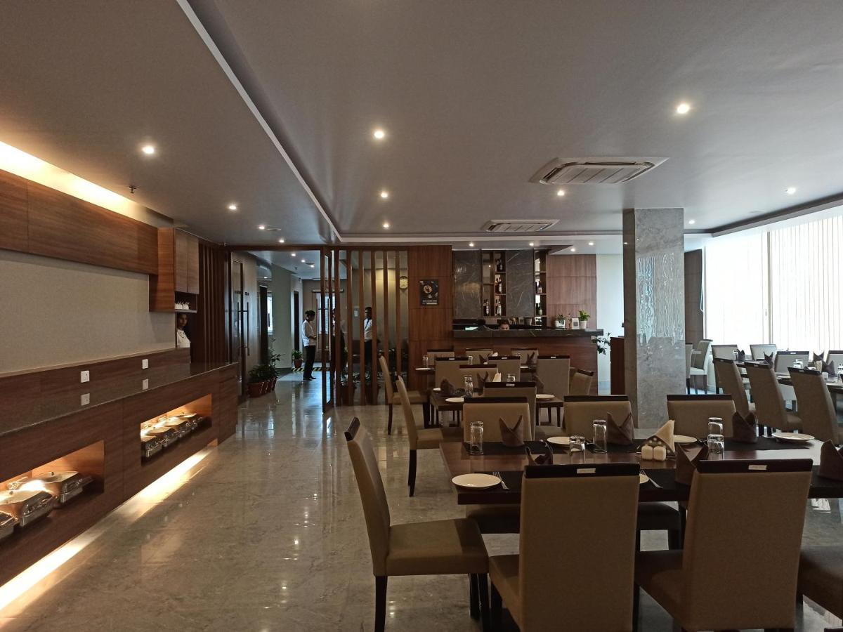Hotel Tree Fern ดิบรูการ์ ภายนอก รูปภาพ