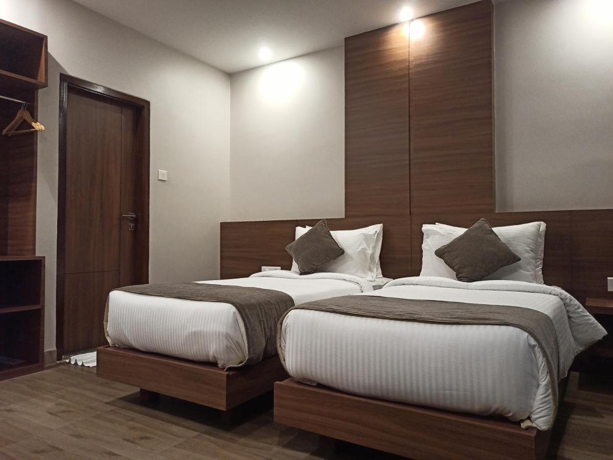 Hotel Tree Fern ดิบรูการ์ ภายนอก รูปภาพ