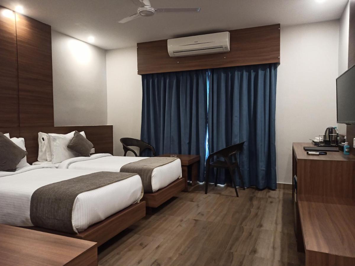 Hotel Tree Fern ดิบรูการ์ ภายนอก รูปภาพ