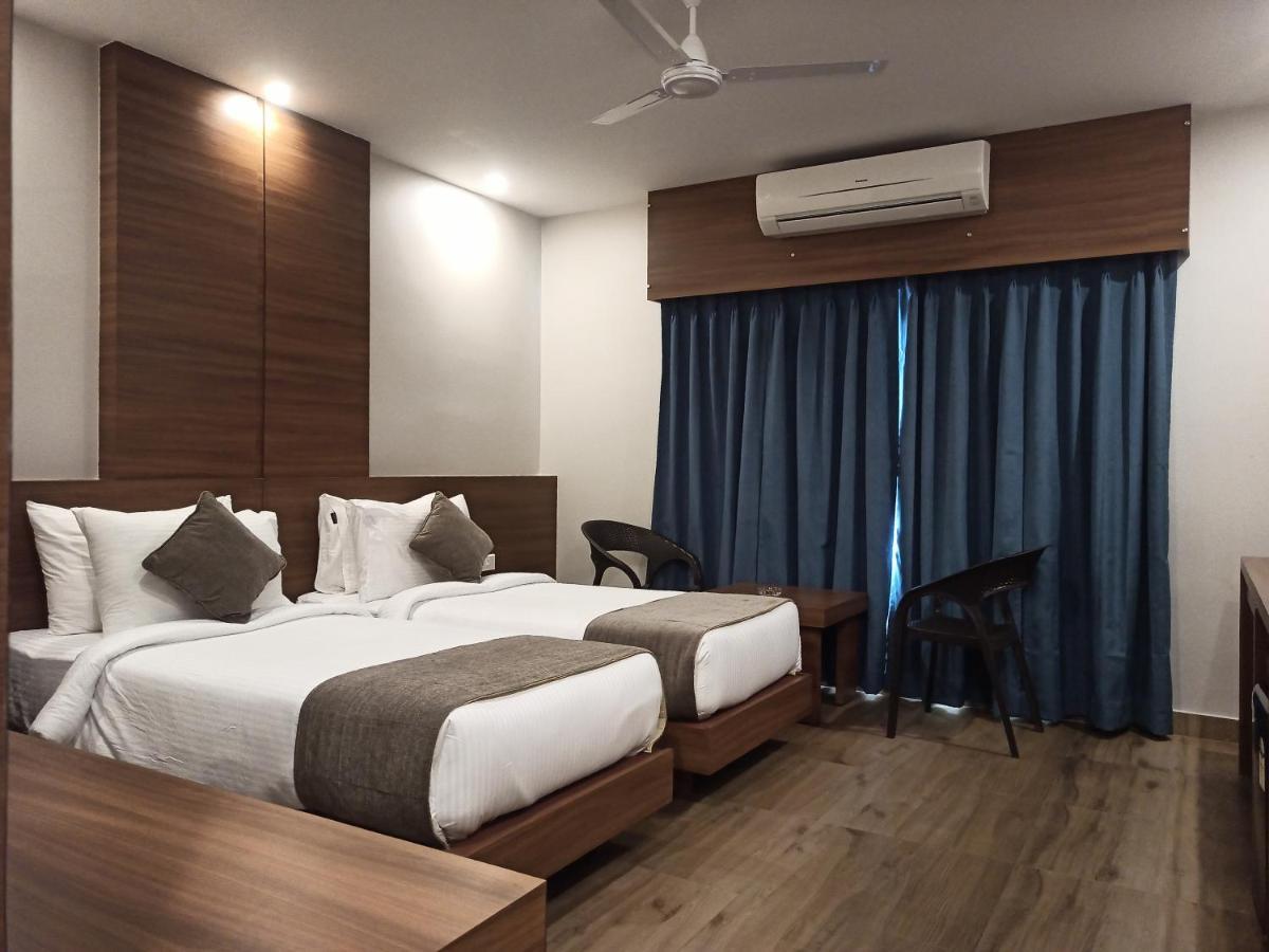 Hotel Tree Fern ดิบรูการ์ ภายนอก รูปภาพ