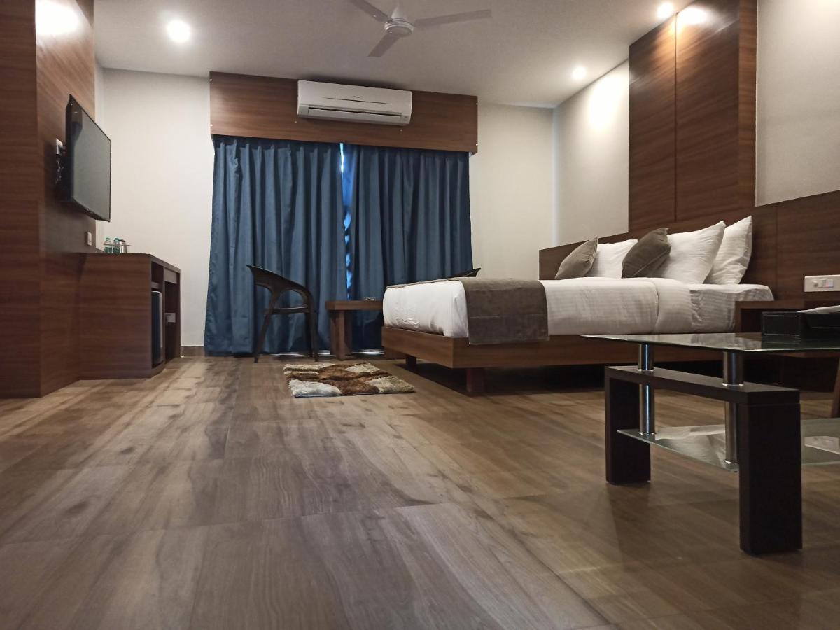 Hotel Tree Fern ดิบรูการ์ ภายนอก รูปภาพ