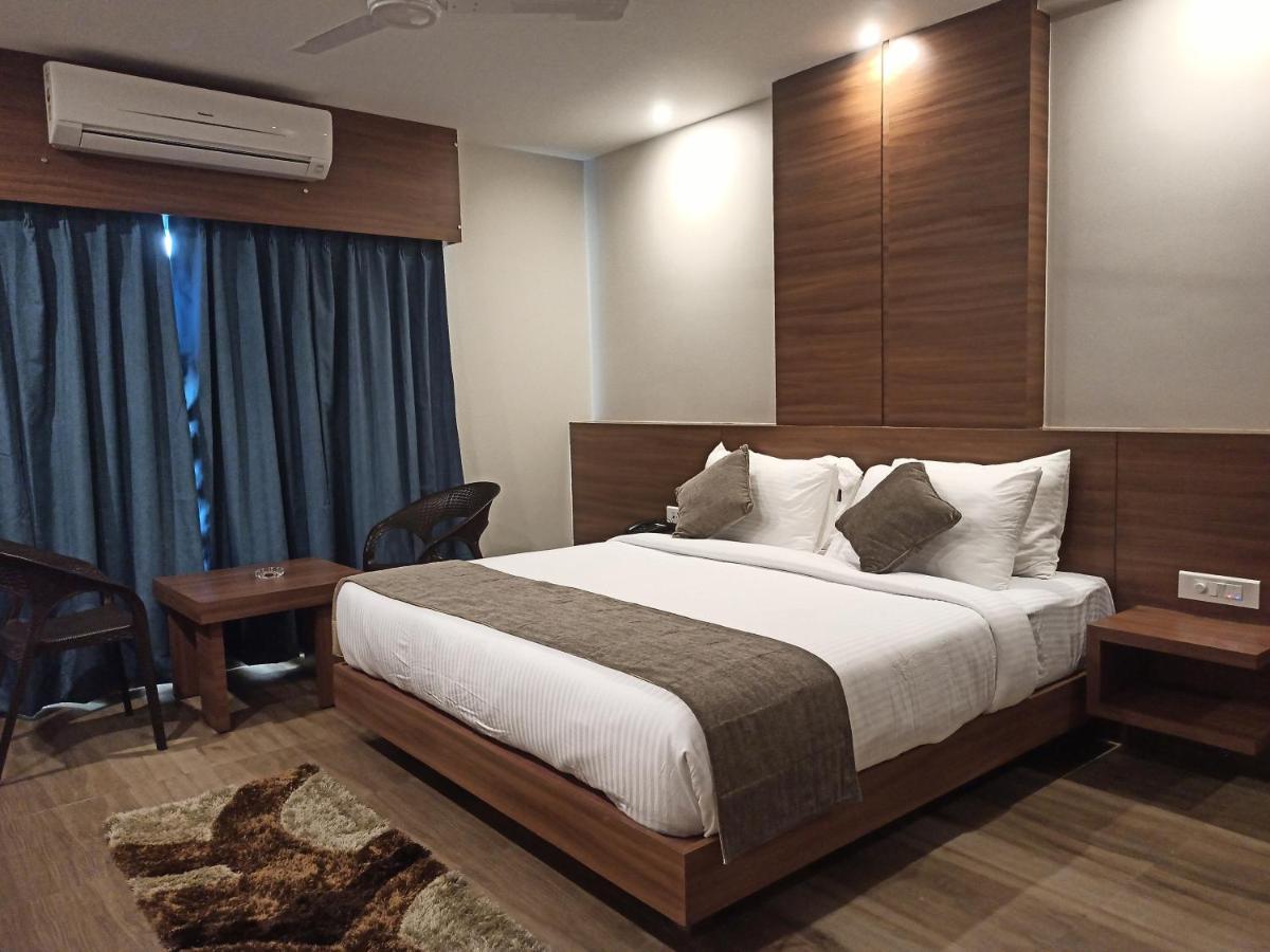 Hotel Tree Fern ดิบรูการ์ ภายนอก รูปภาพ
