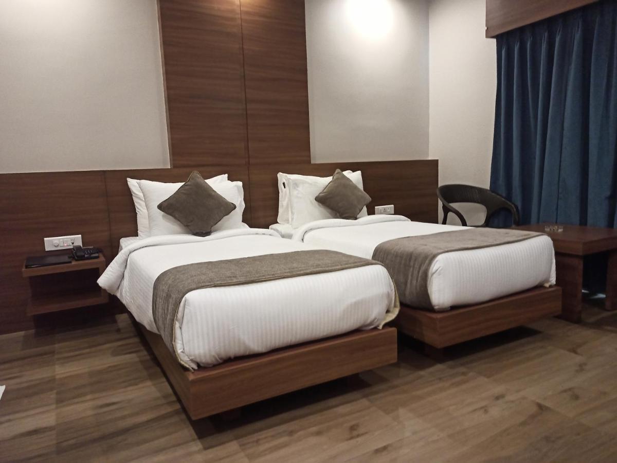Hotel Tree Fern ดิบรูการ์ ภายนอก รูปภาพ