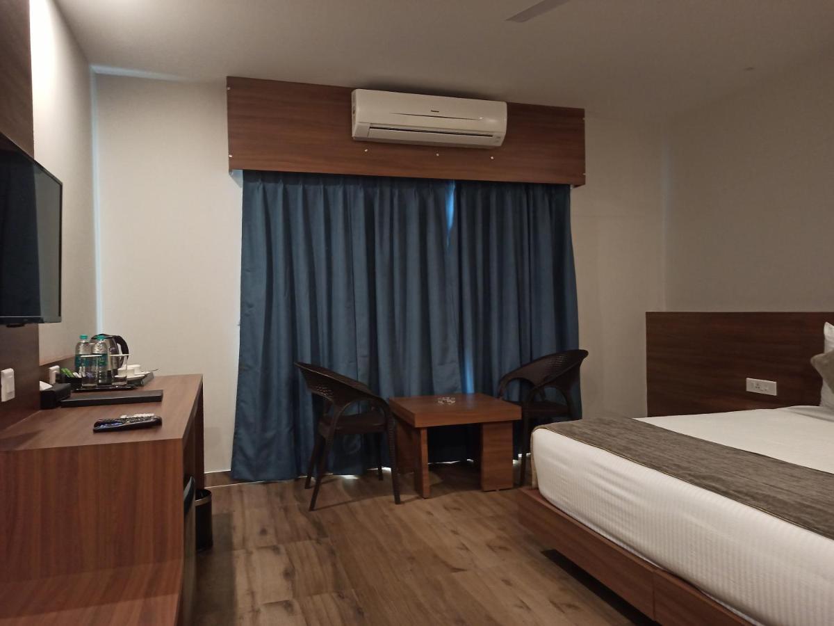 Hotel Tree Fern ดิบรูการ์ ภายนอก รูปภาพ