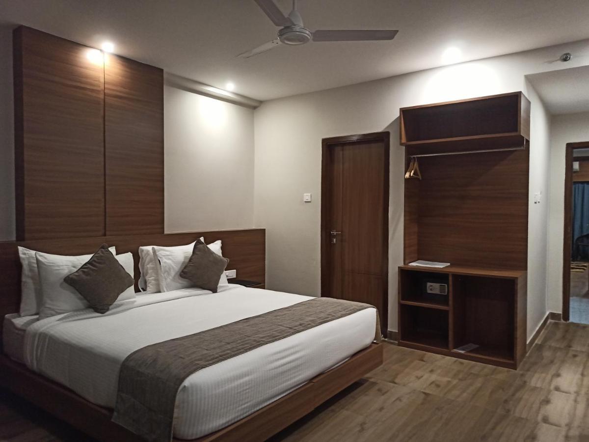 Hotel Tree Fern ดิบรูการ์ ภายนอก รูปภาพ