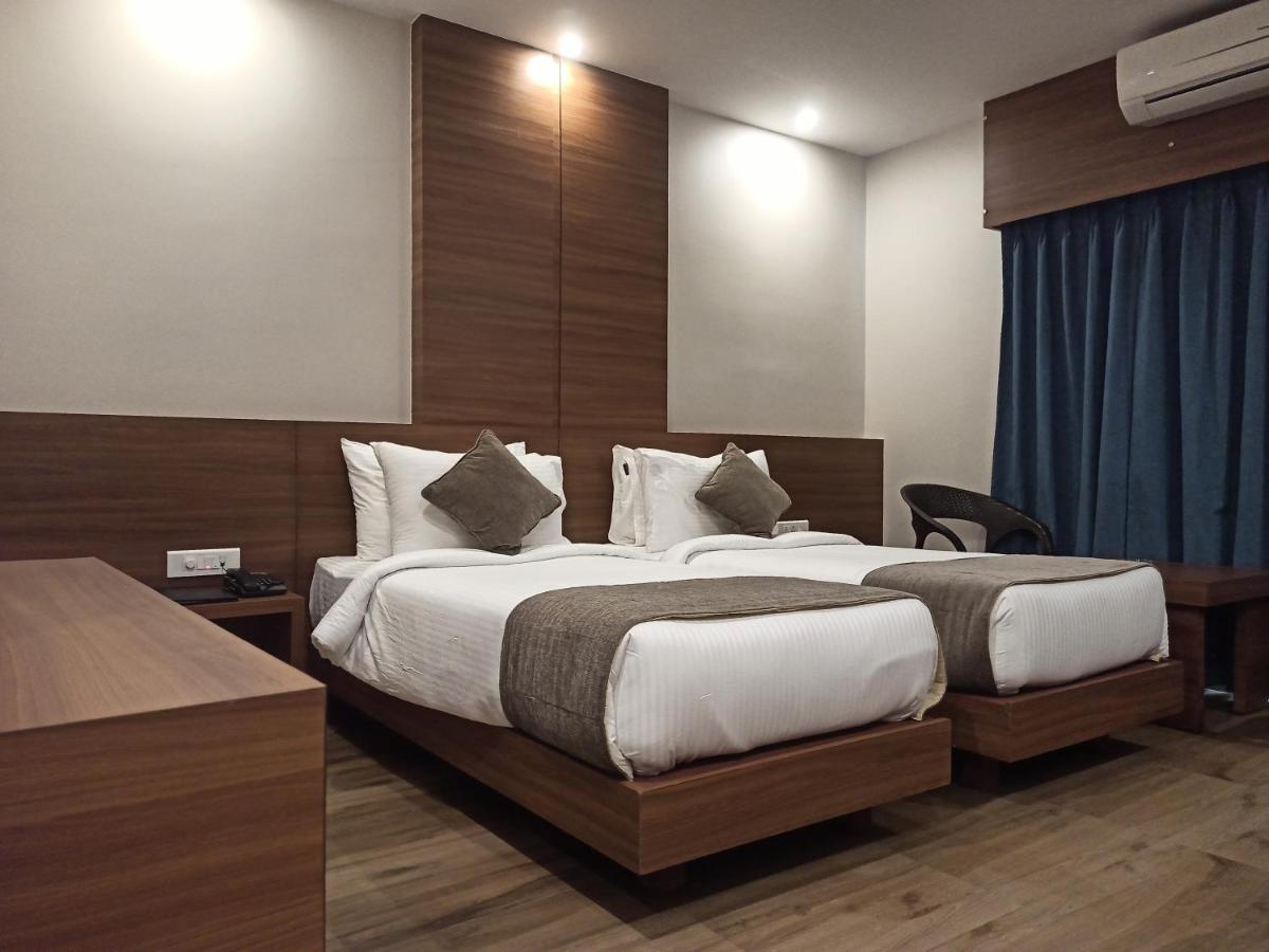 Hotel Tree Fern ดิบรูการ์ ภายนอก รูปภาพ