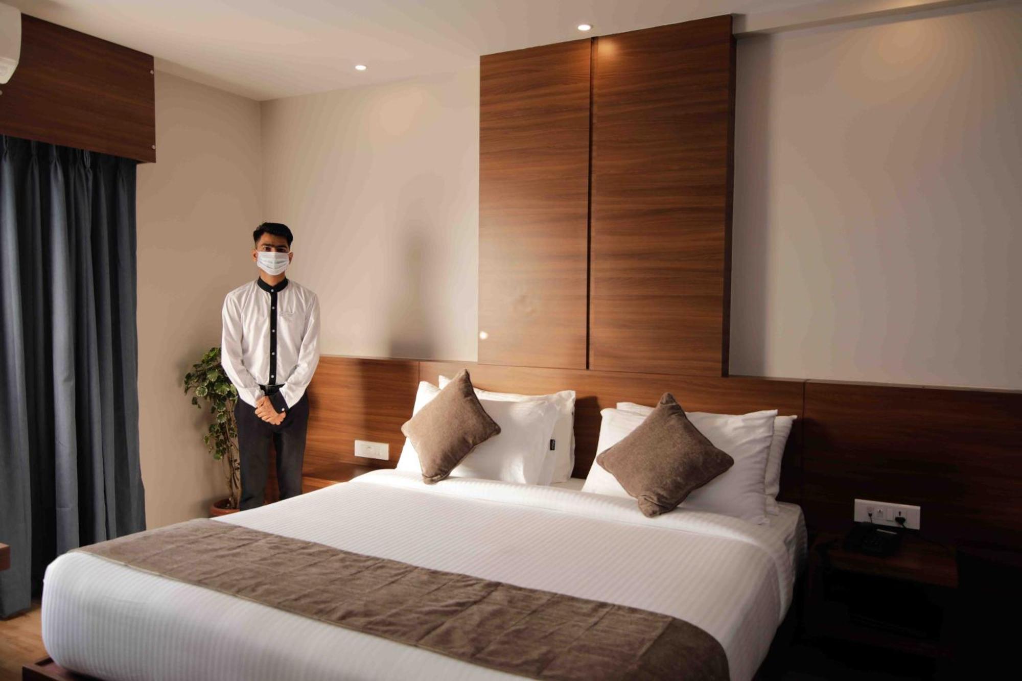 Hotel Tree Fern ดิบรูการ์ ภายนอก รูปภาพ