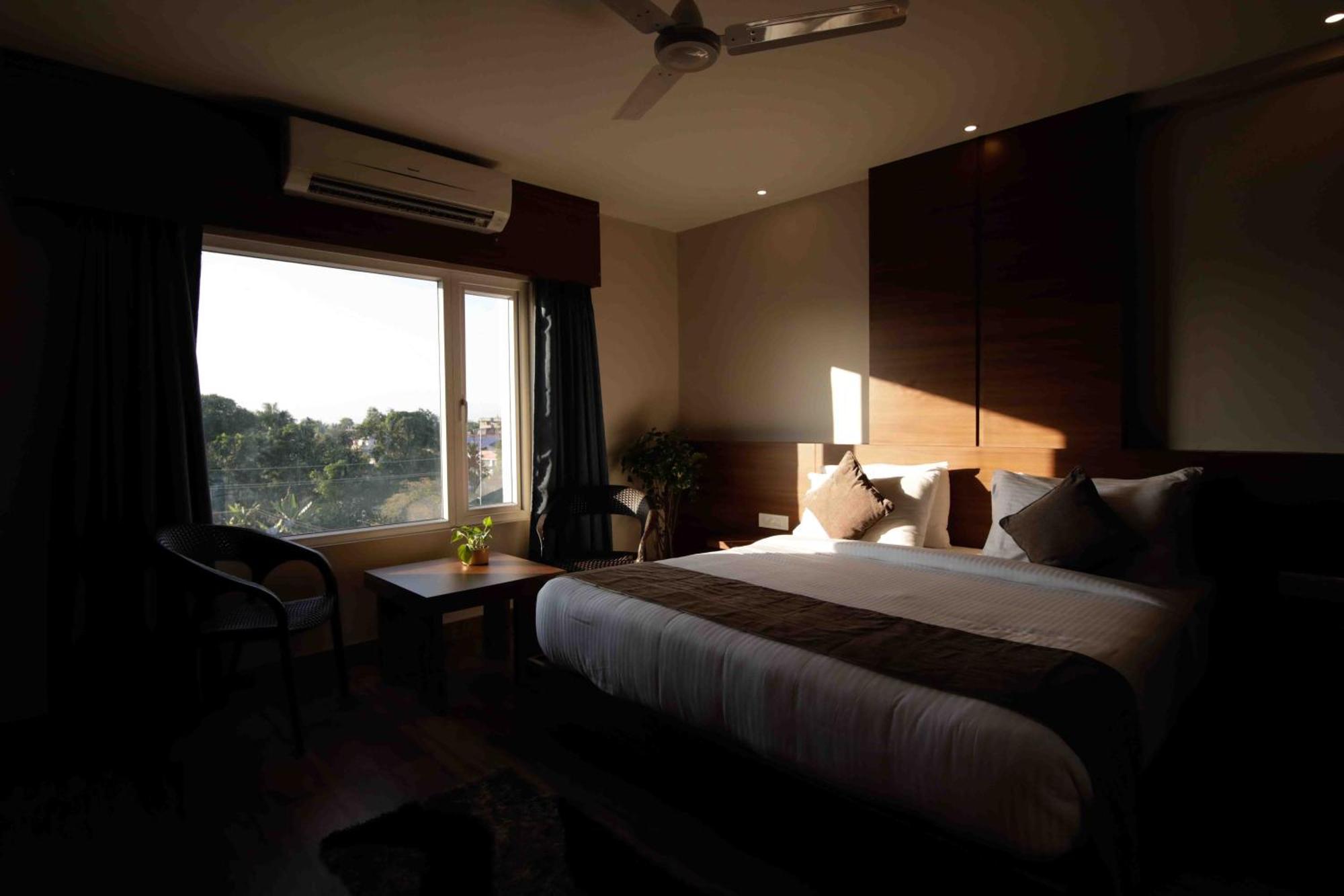 Hotel Tree Fern ดิบรูการ์ ภายนอก รูปภาพ
