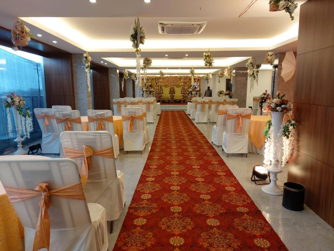 Hotel Tree Fern ดิบรูการ์ ภายนอก รูปภาพ