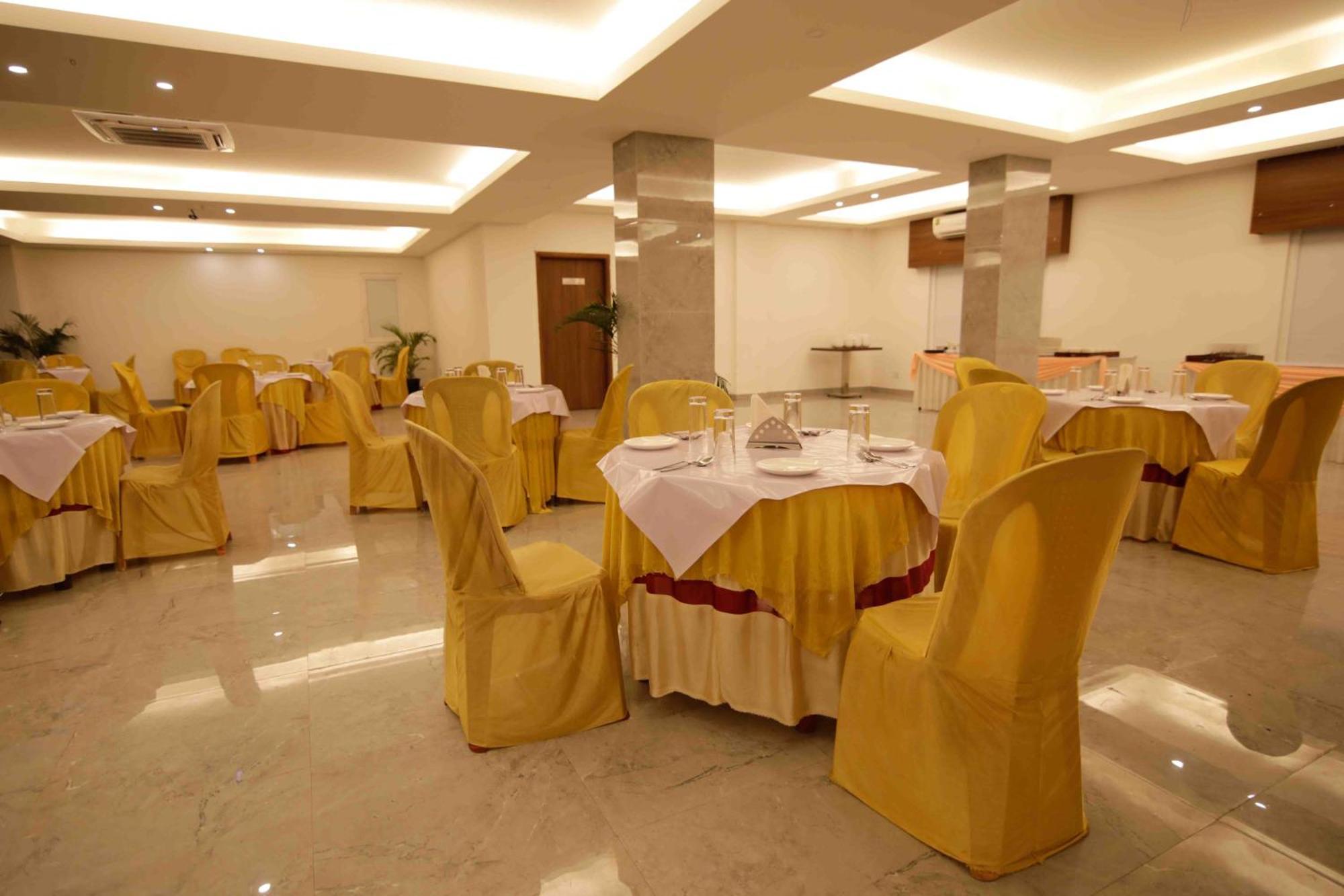 Hotel Tree Fern ดิบรูการ์ ภายนอก รูปภาพ