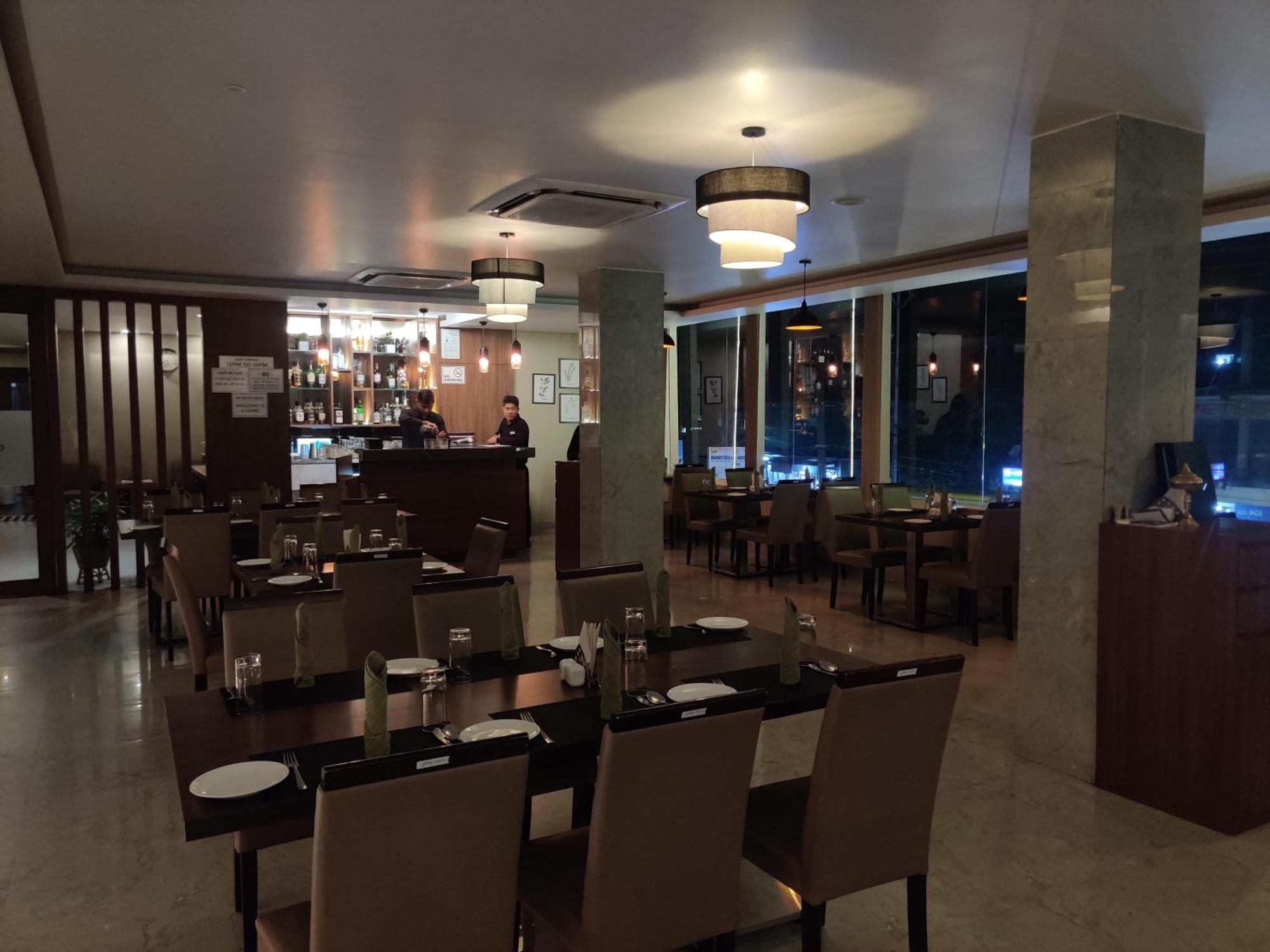 Hotel Tree Fern ดิบรูการ์ ภายนอก รูปภาพ