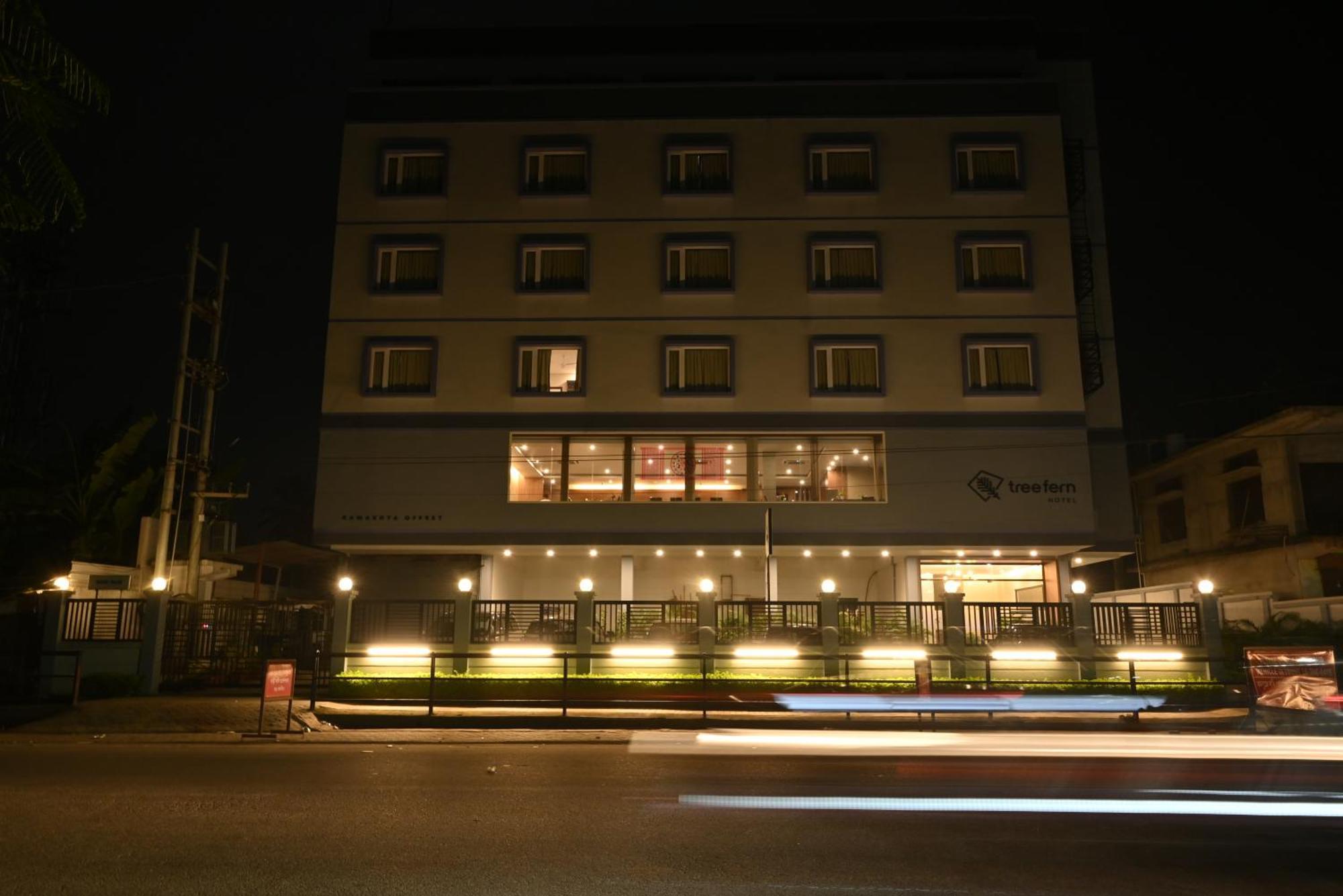 Hotel Tree Fern ดิบรูการ์ ภายนอก รูปภาพ