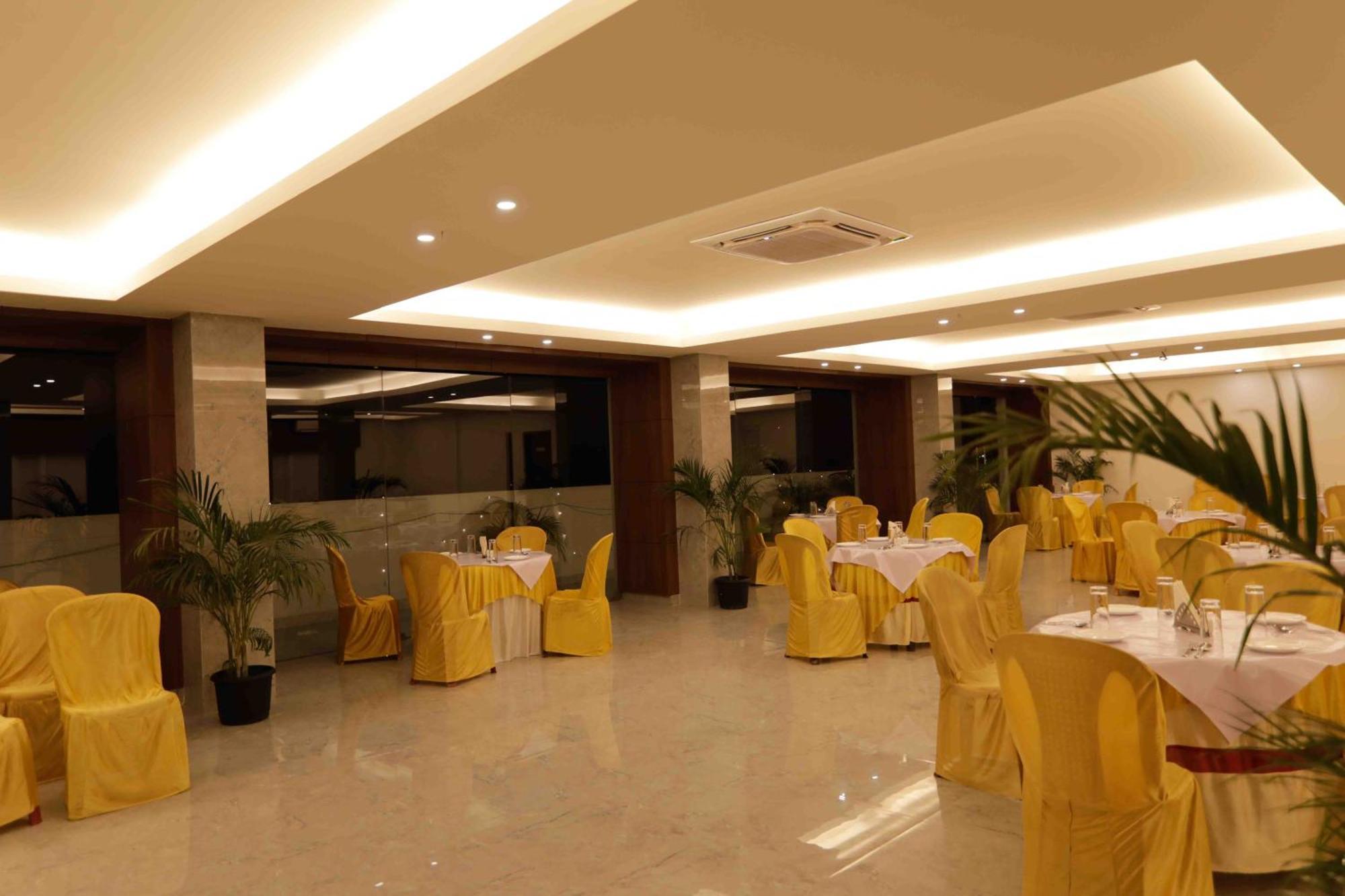 Hotel Tree Fern ดิบรูการ์ ภายนอก รูปภาพ