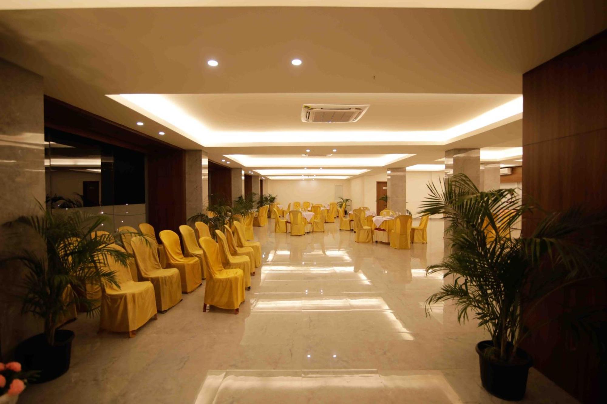 Hotel Tree Fern ดิบรูการ์ ภายนอก รูปภาพ