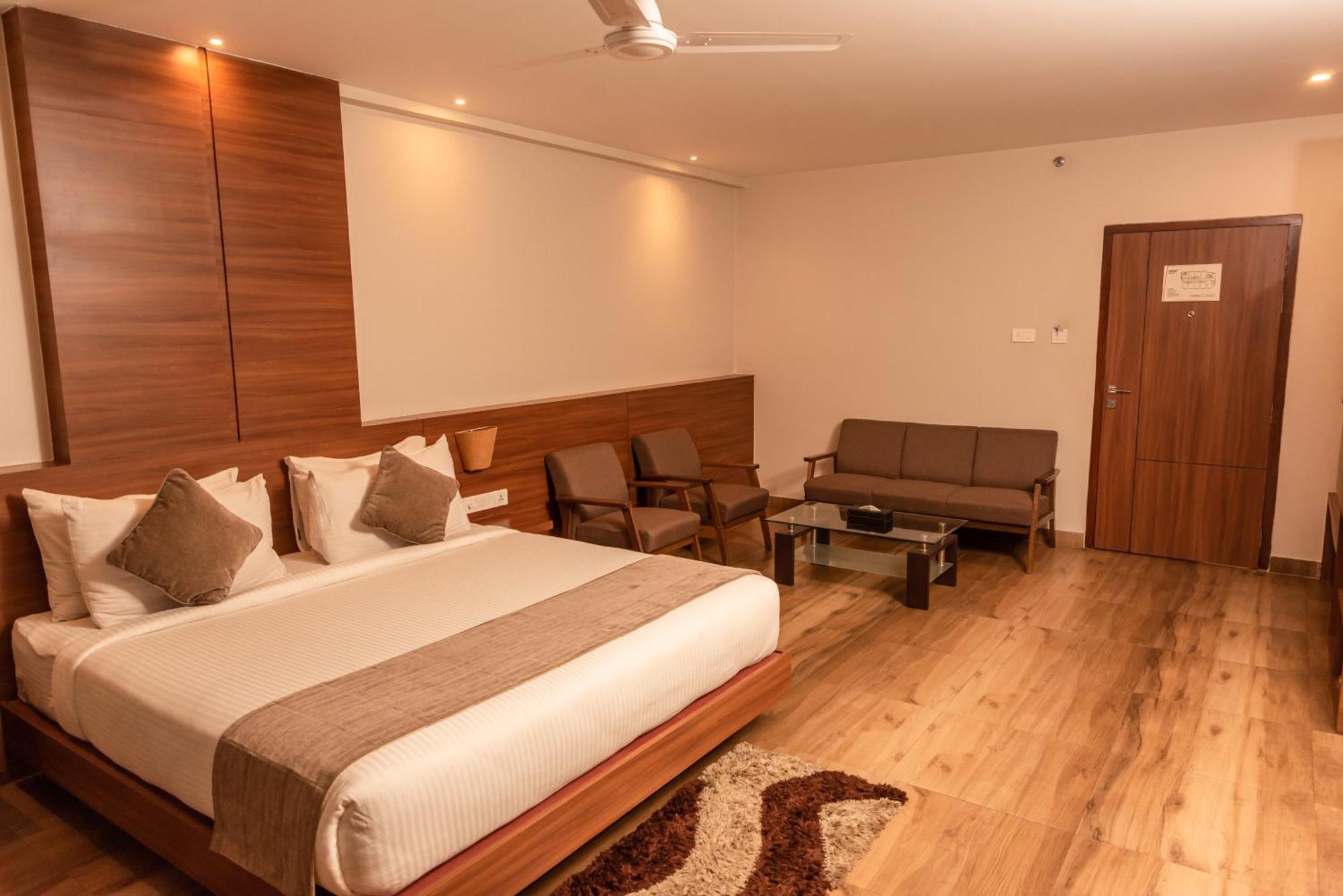 Hotel Tree Fern ดิบรูการ์ ภายนอก รูปภาพ