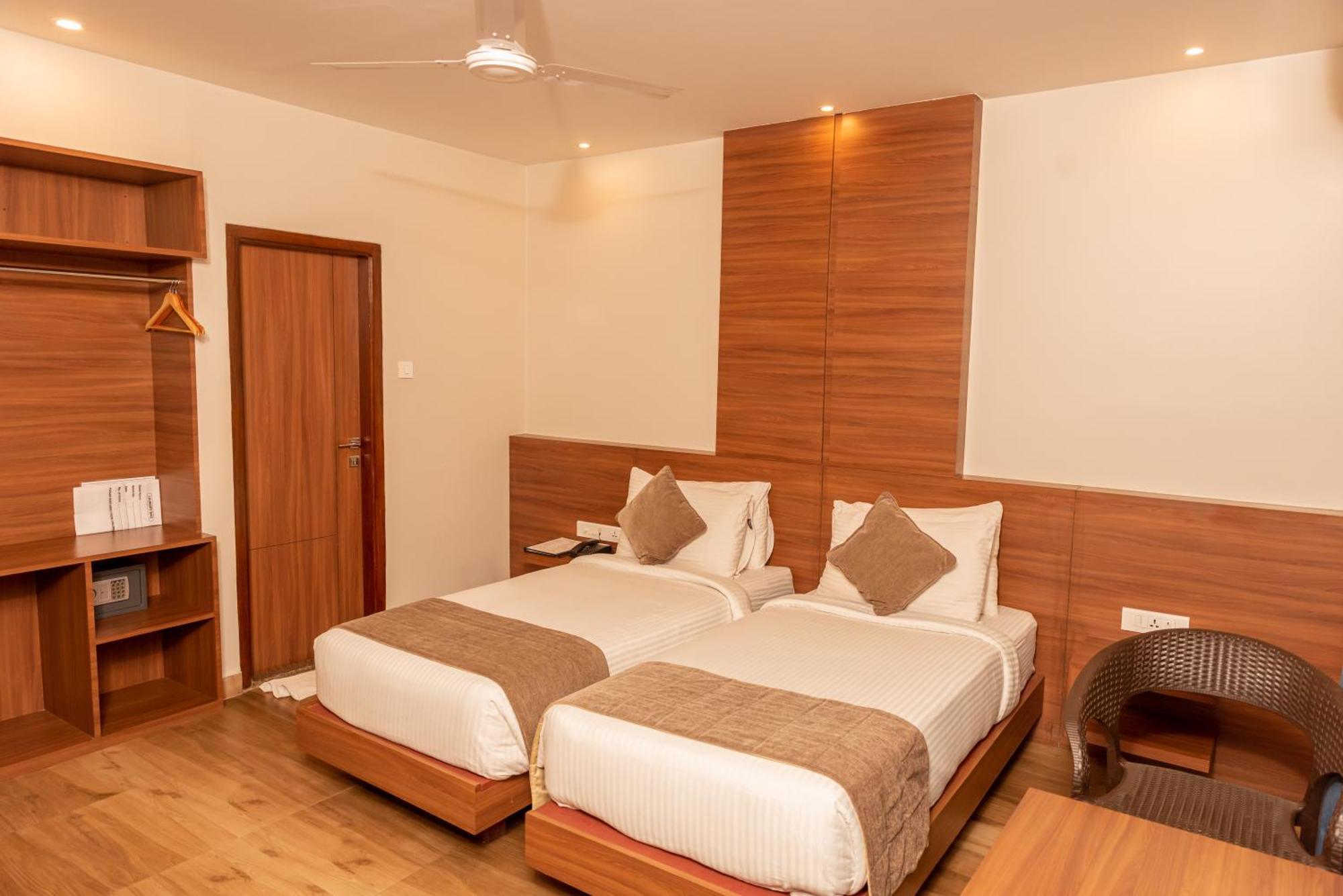 Hotel Tree Fern ดิบรูการ์ ภายนอก รูปภาพ
