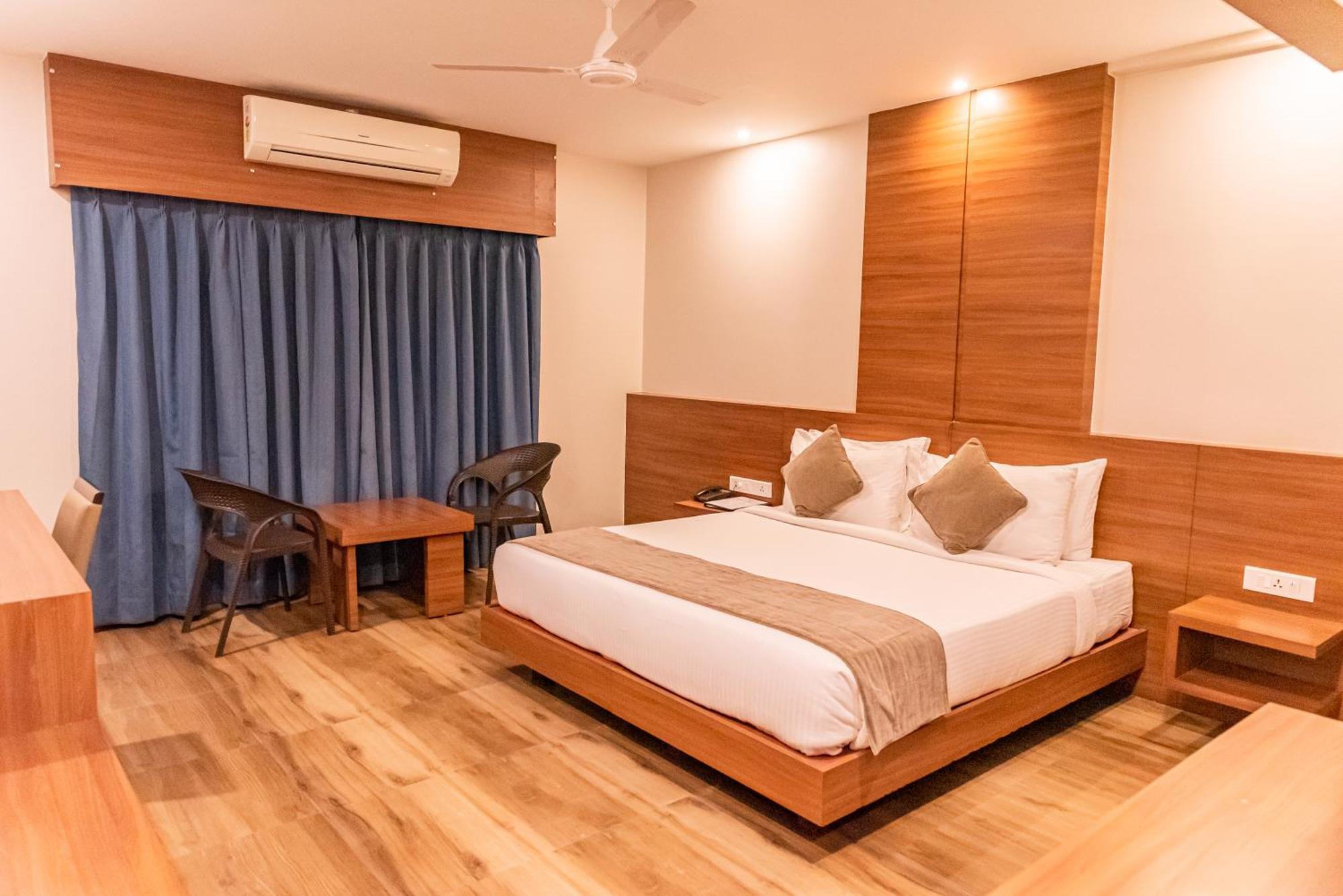 Hotel Tree Fern ดิบรูการ์ ภายนอก รูปภาพ